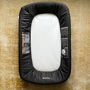 Nuna sena™ series changer Caviar